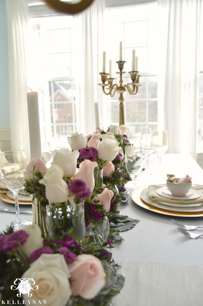 Dining table decor for dinner with a partner on valentine's day 27