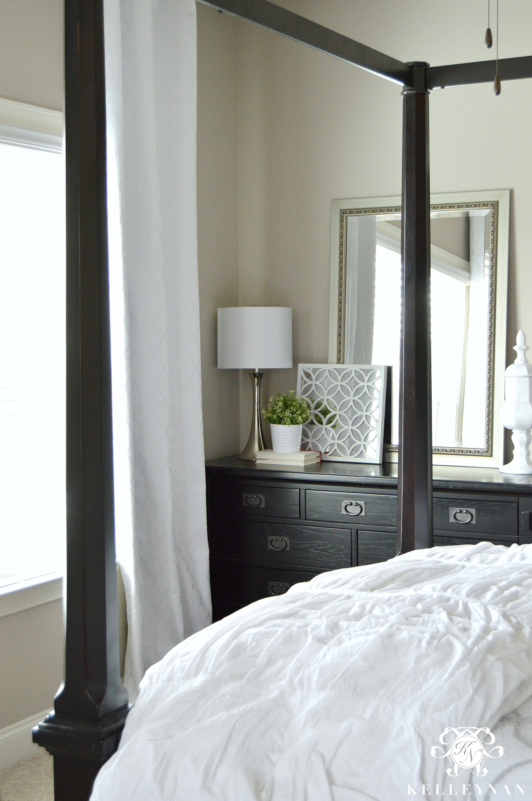 8 Guest Bedroom Essentials and Luxuries Your Company Will Thank You For -  Kelley Nan