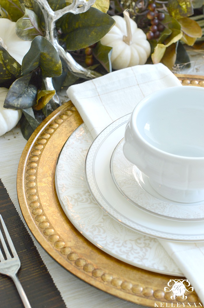 fall-place-setting-with-elegant-gold-charger