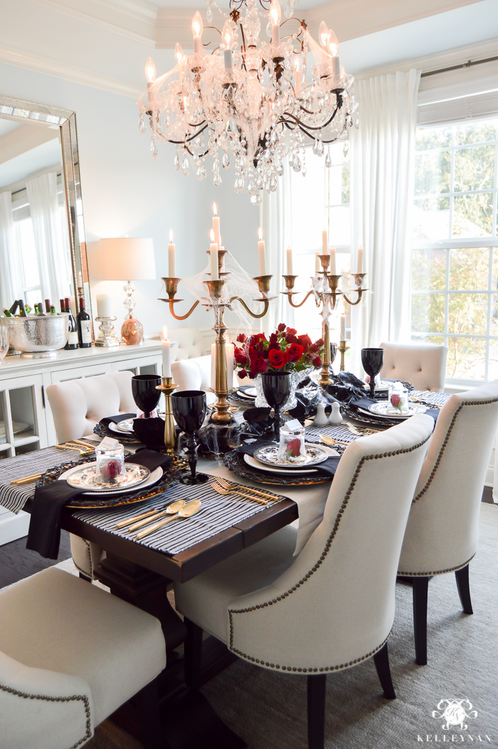 Black and White Table Top Ideas for an Elegant Halloween Dinner