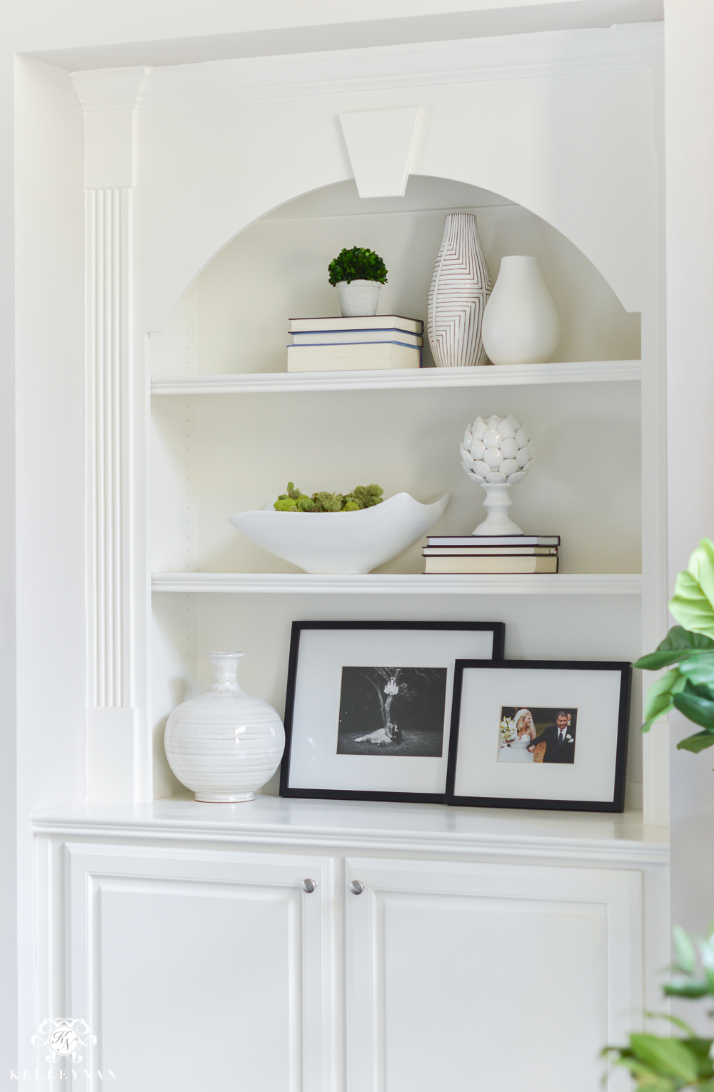 Shades of Summer Home Tour with Neutrals and Naturals- White Built-In Shelf Stylying