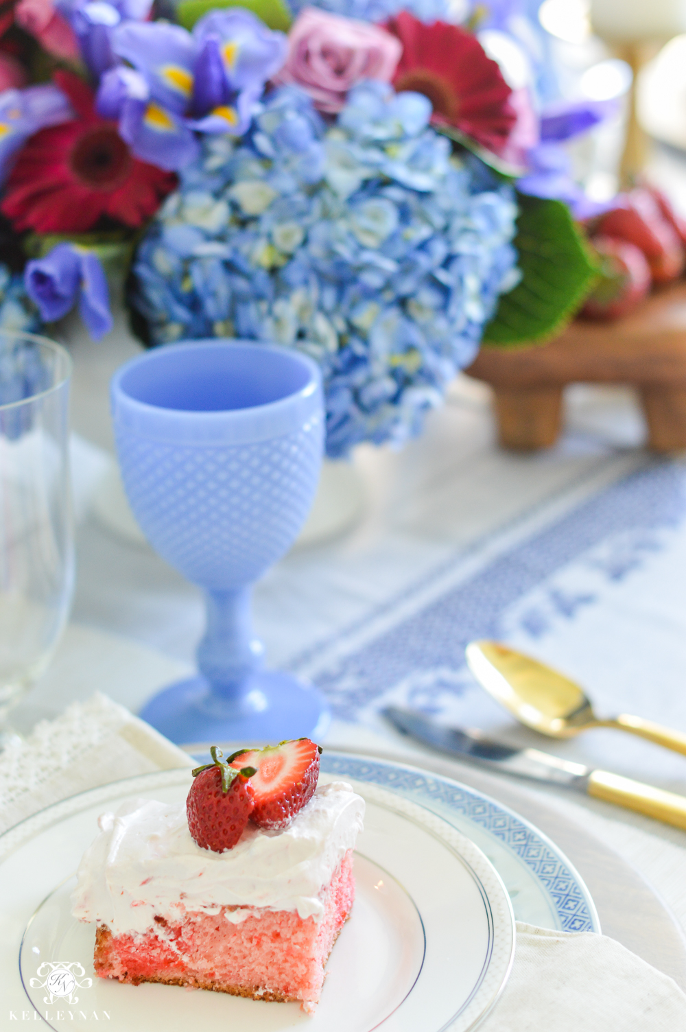 easy strawberry cake recipe with cool whip