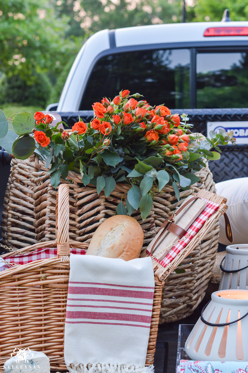 Picnic and Tailgate Ideas and Setup-picnic basket with flowers for fancy tailgate