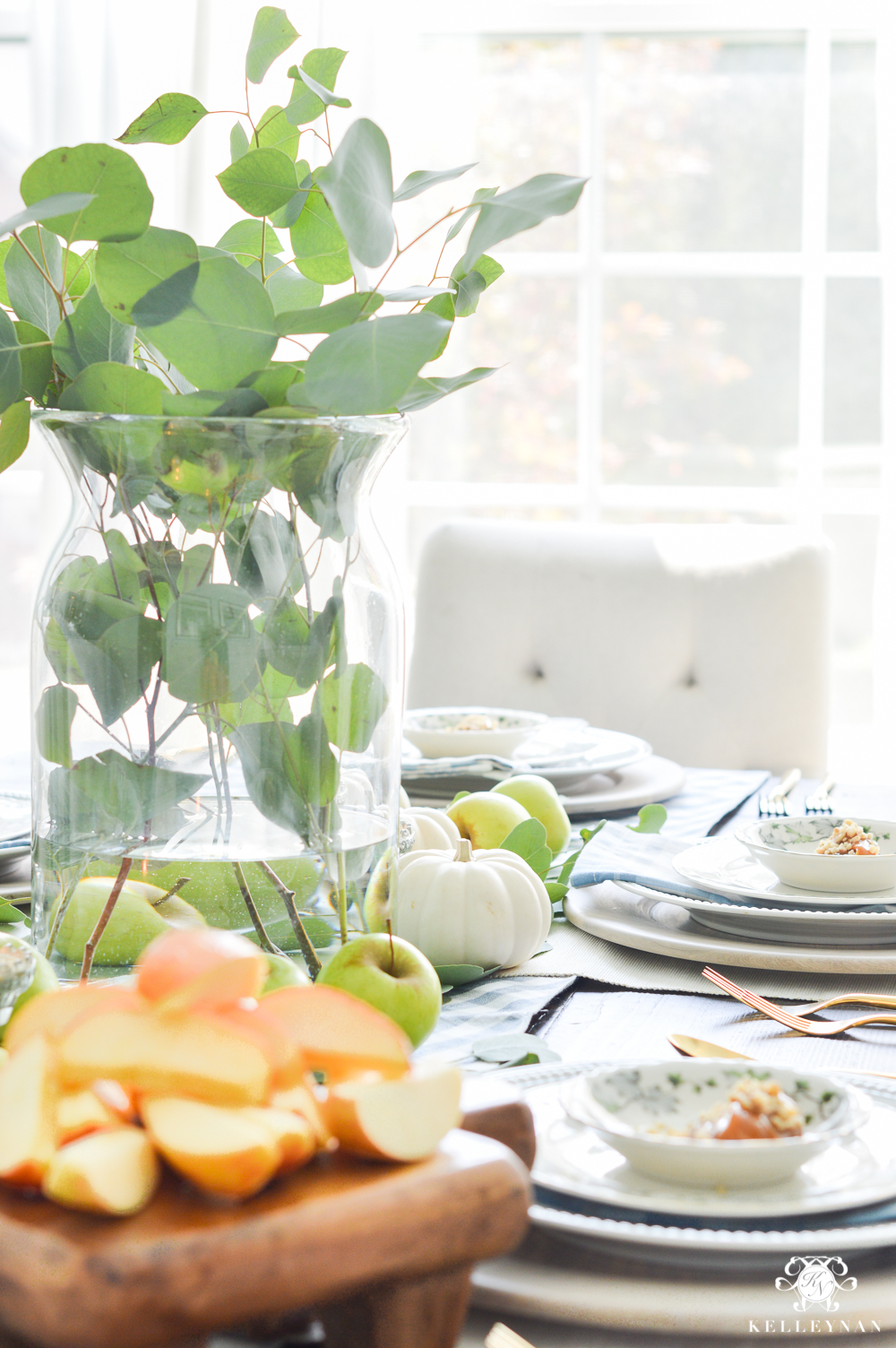 2017 Fall Home Tour with Yellow and Orange Leaves- caramel apple table