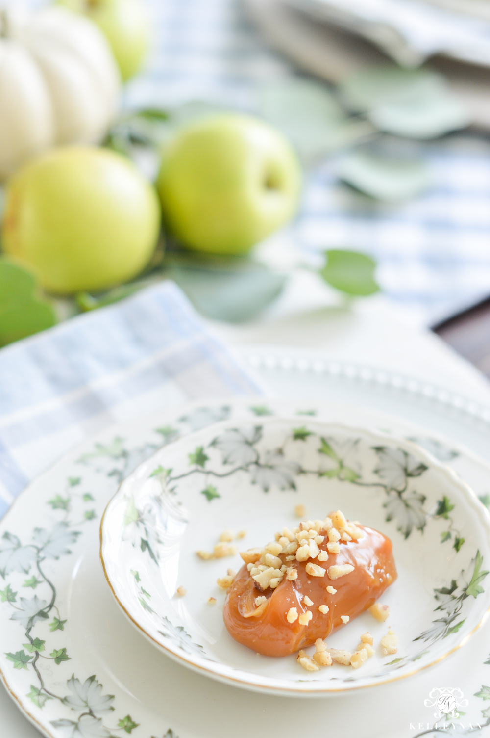 Fall Caramel Apple Table Place Setting Ideas- caramel at place setting