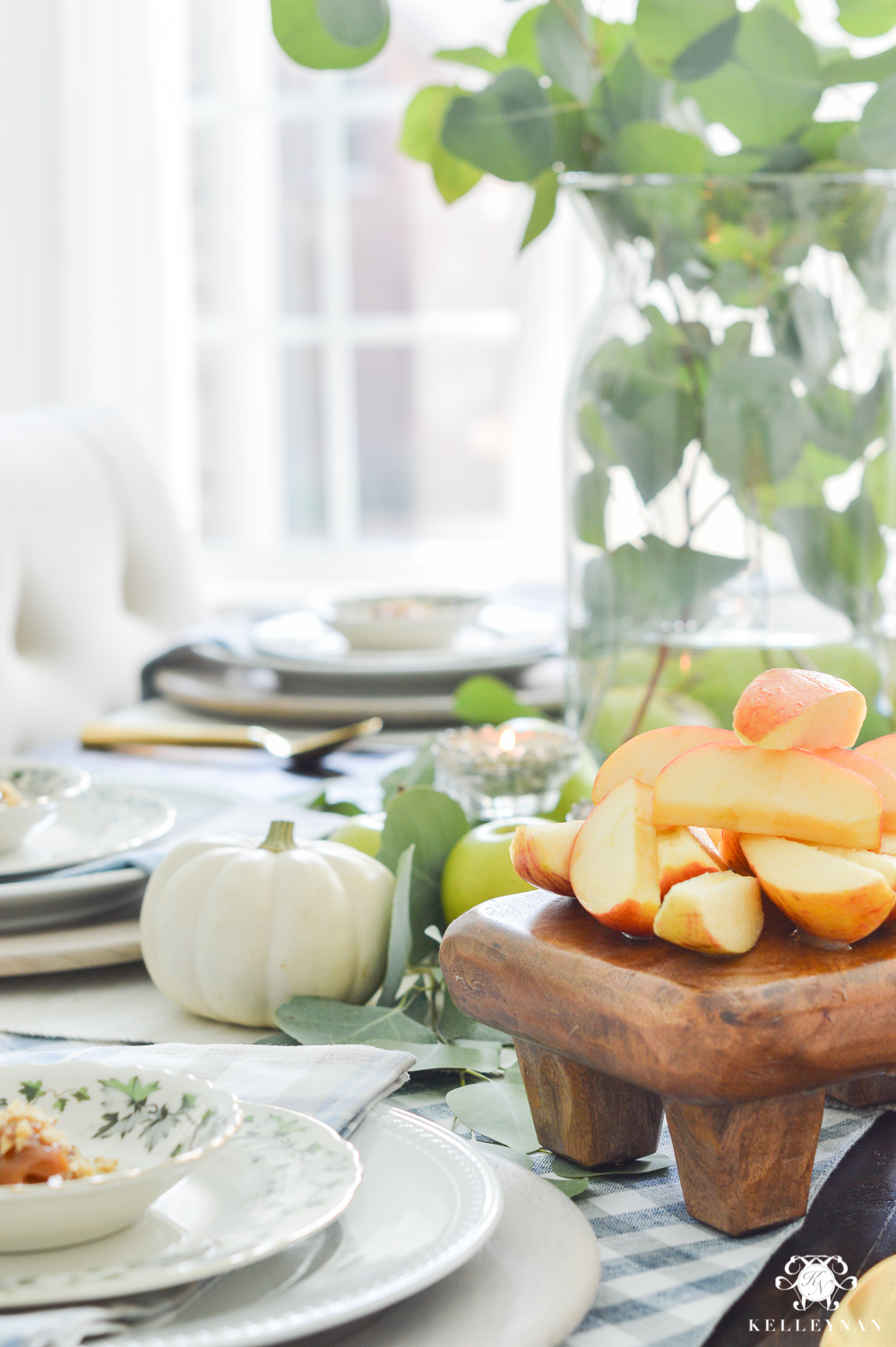 Fall Caramel Apple Table Place Setting Ideas- cheese board with apples