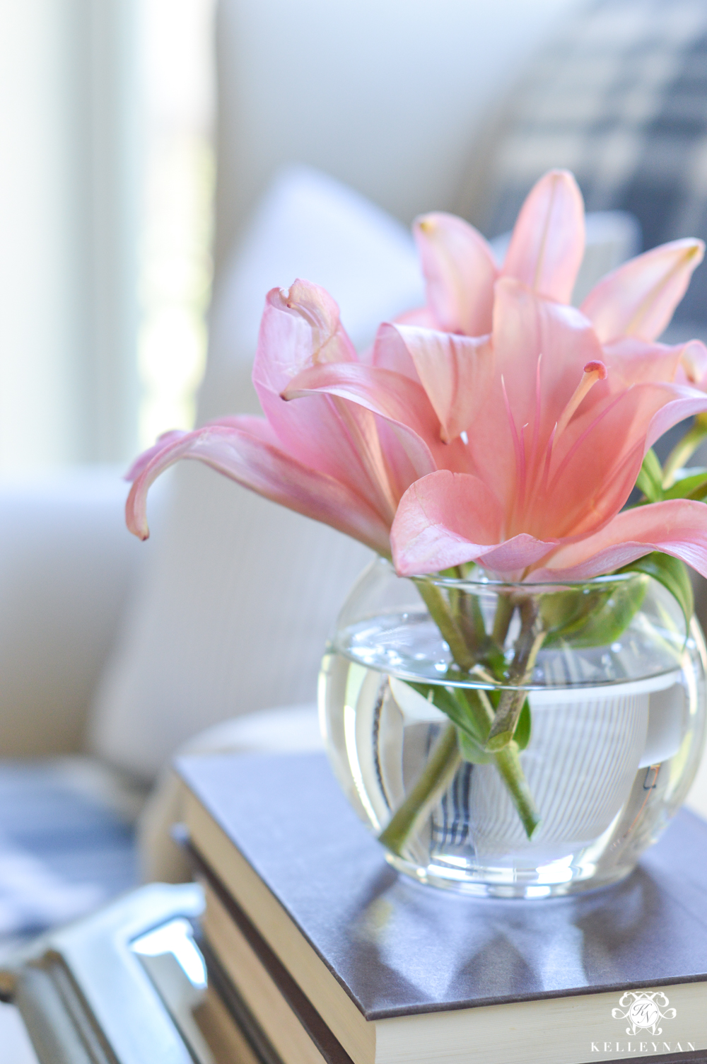 Small flower arrangement with pink lilies