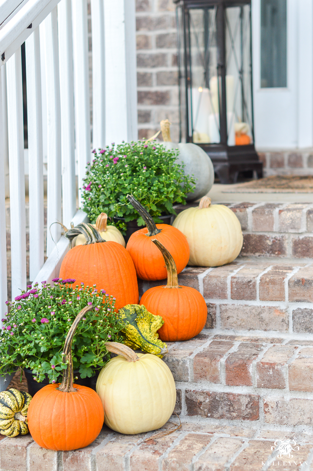 How to decorate front steps for fall