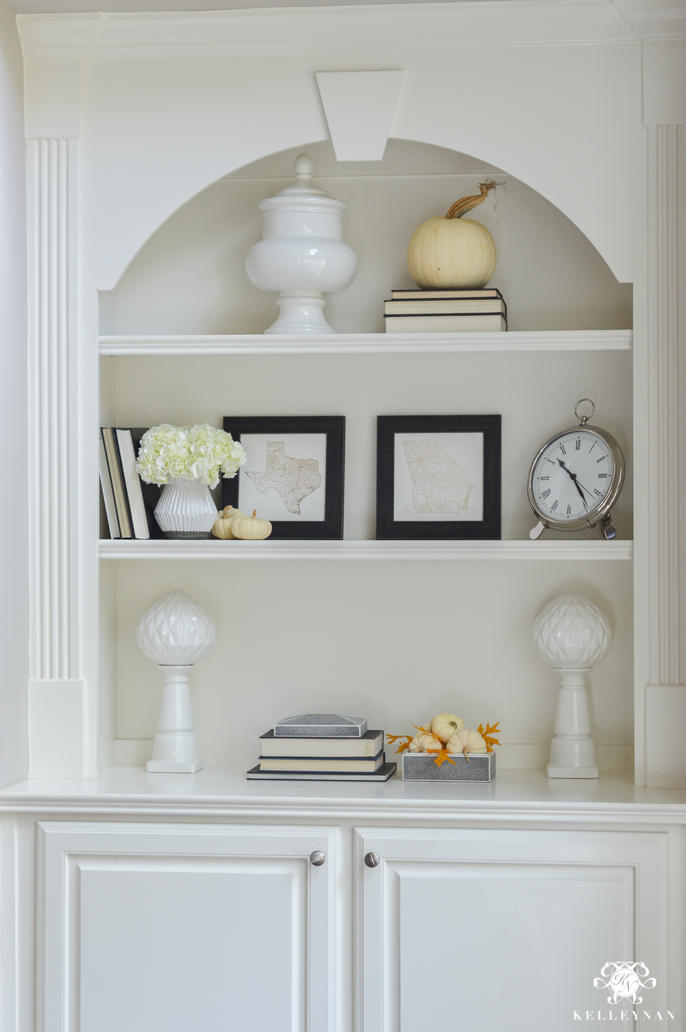 How to style pumpkins on bookshelves