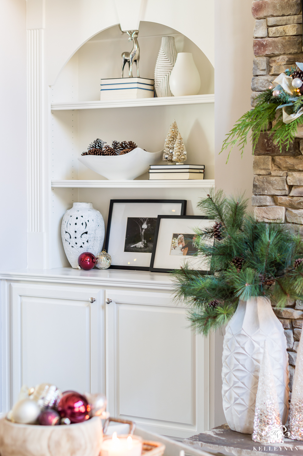 Simple shelf styling ideas for Christmas