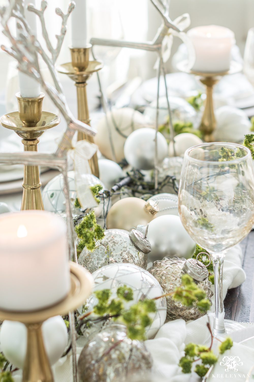 Elegant Christmas tablescape centerpiece ideas and inspiration