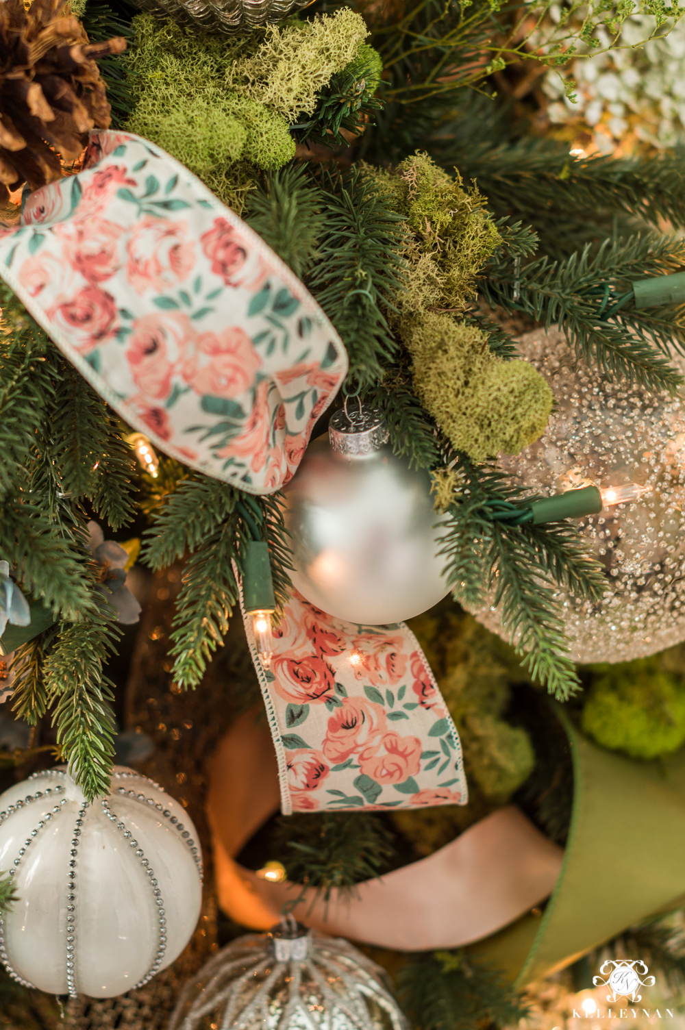 How to Put Ribbon On a Christmas Tree with Tips and Tricks