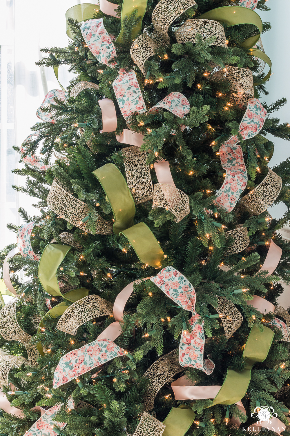 How to Decorate a Christmas Tree with Ribbon - Kelley Nan