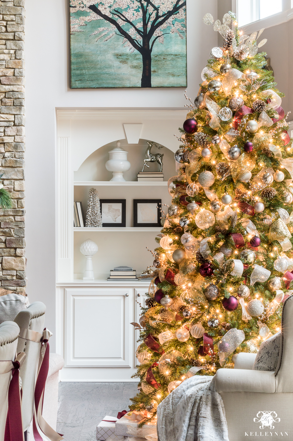 elegant Red and gold living room christmas tree