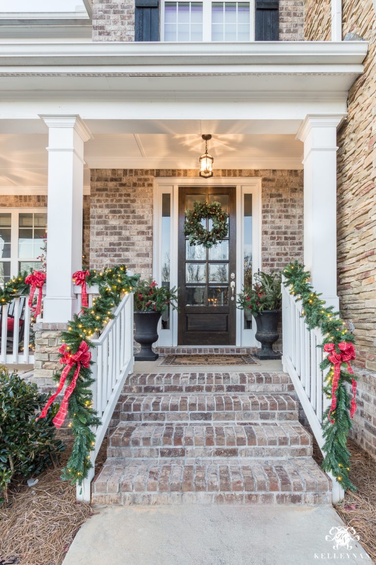 2017 Christmas Home Tour: Champagne, Wine and Other Christmas Color ...