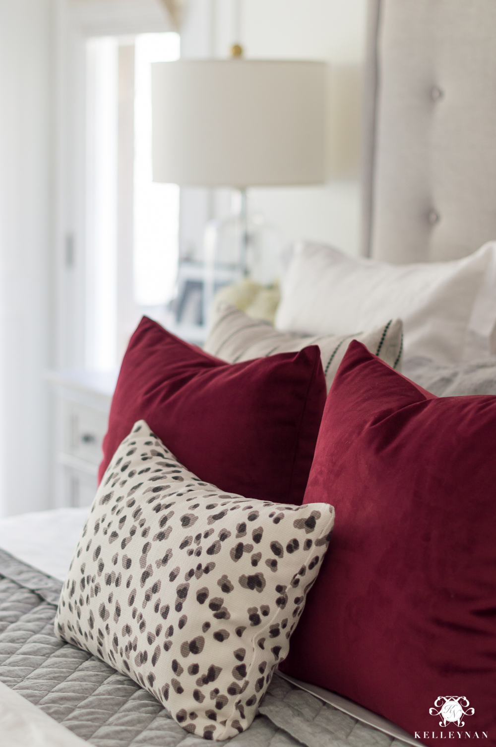 Mixing patterned pillows on the bed with neutral bedding