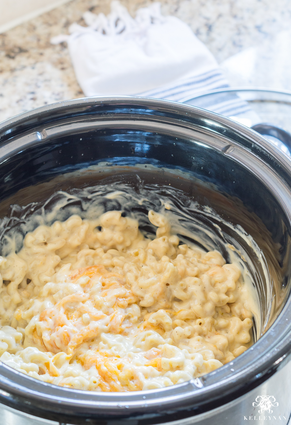 Slow cooker mac and cheese recipe - thanksgiving and new years dinner side dish ideas