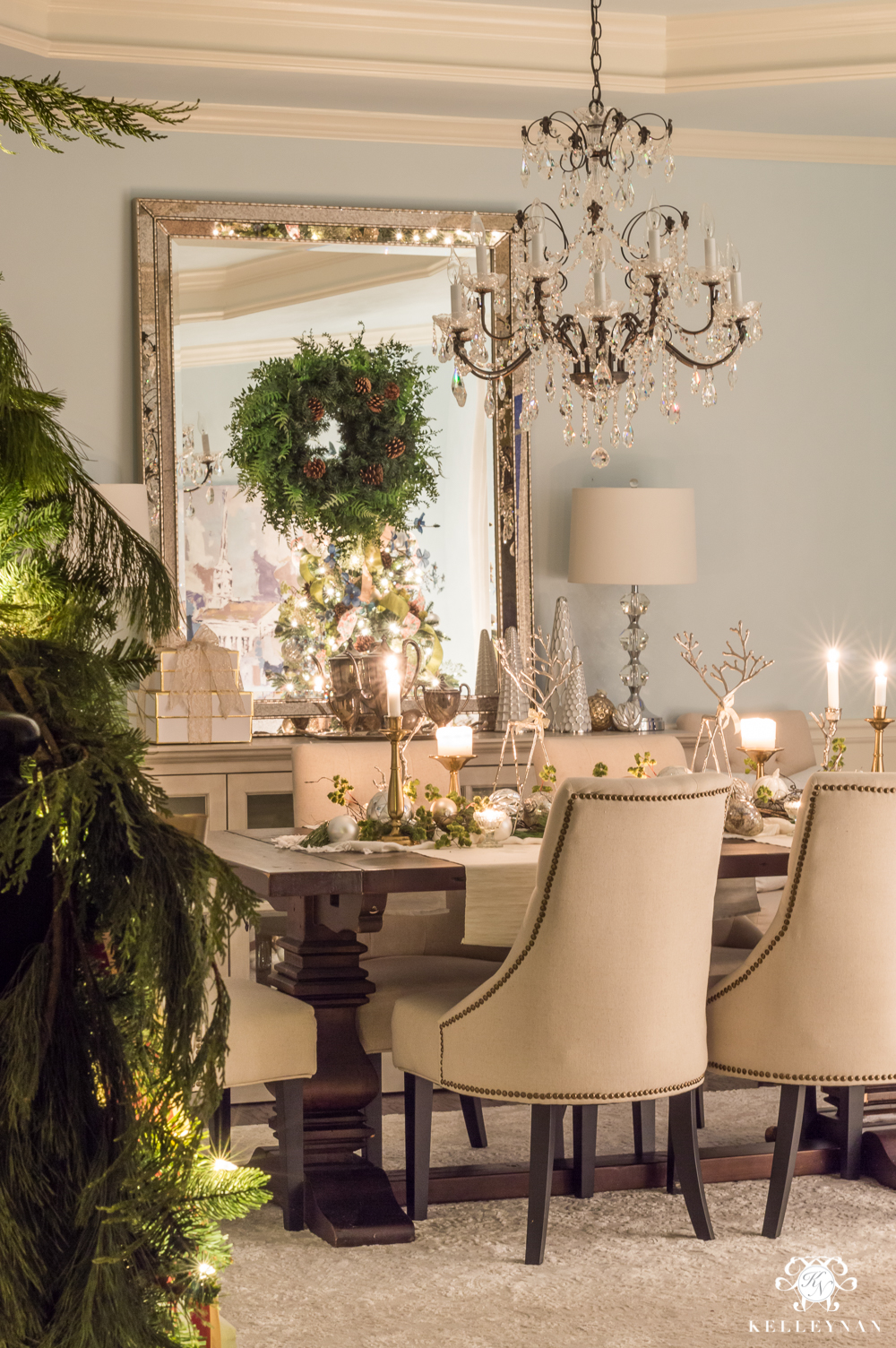 Christmas Dining room decor in romantic ambiance