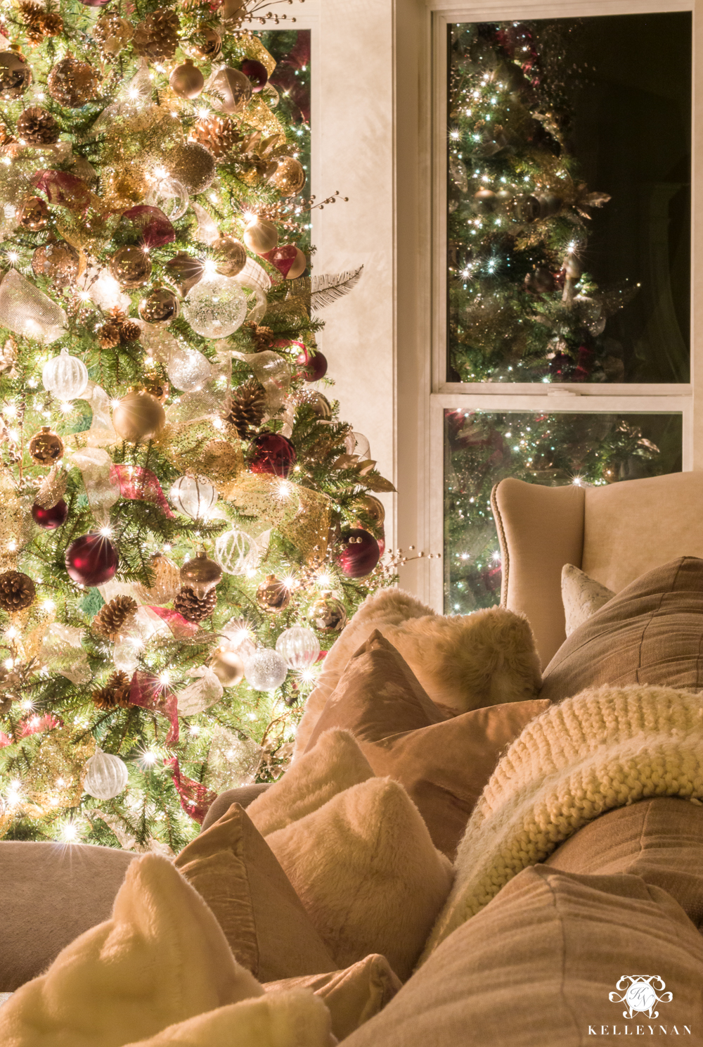Glowing living room christmas tree