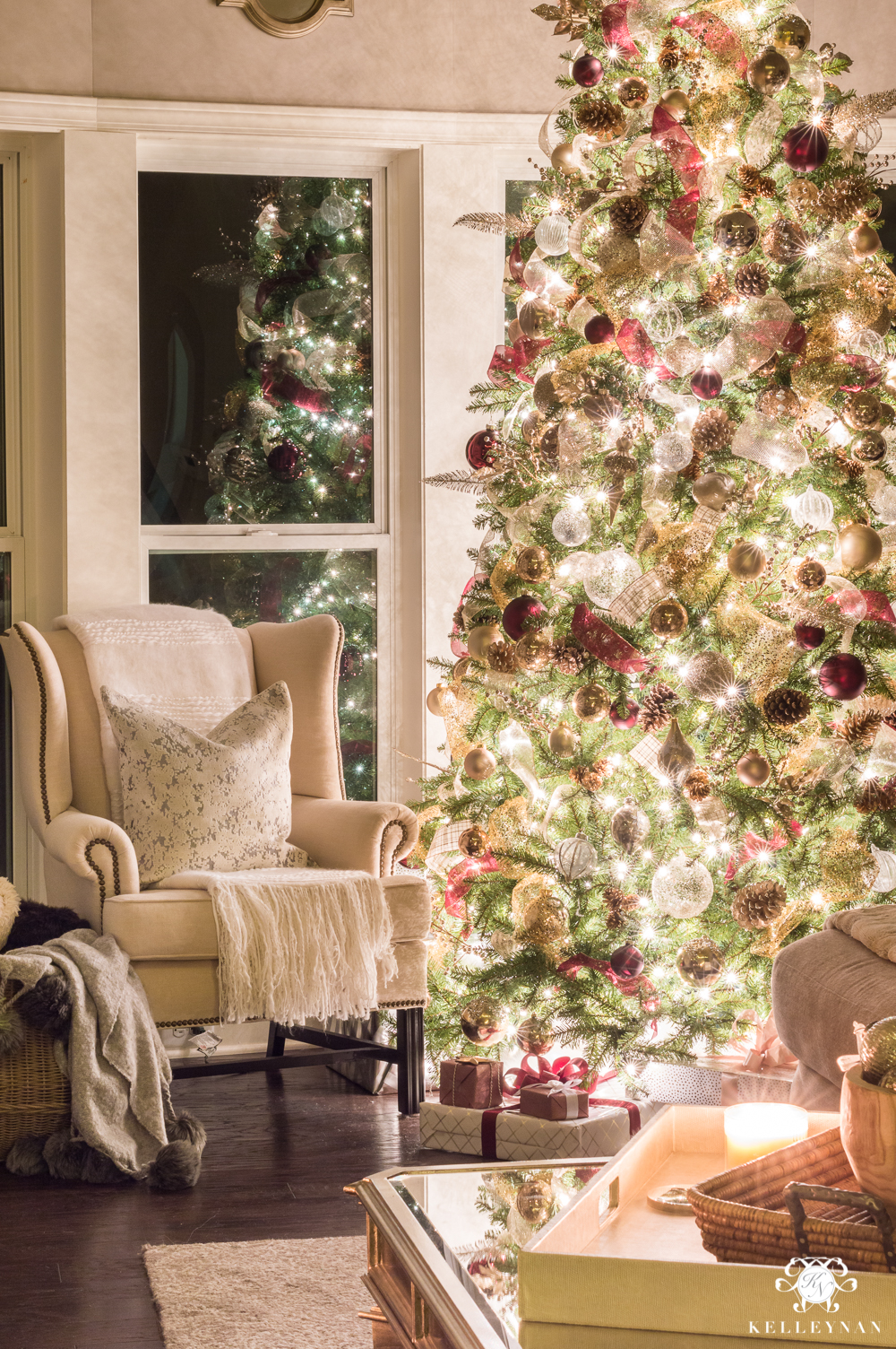 Christmas reading nook with twinkle lights