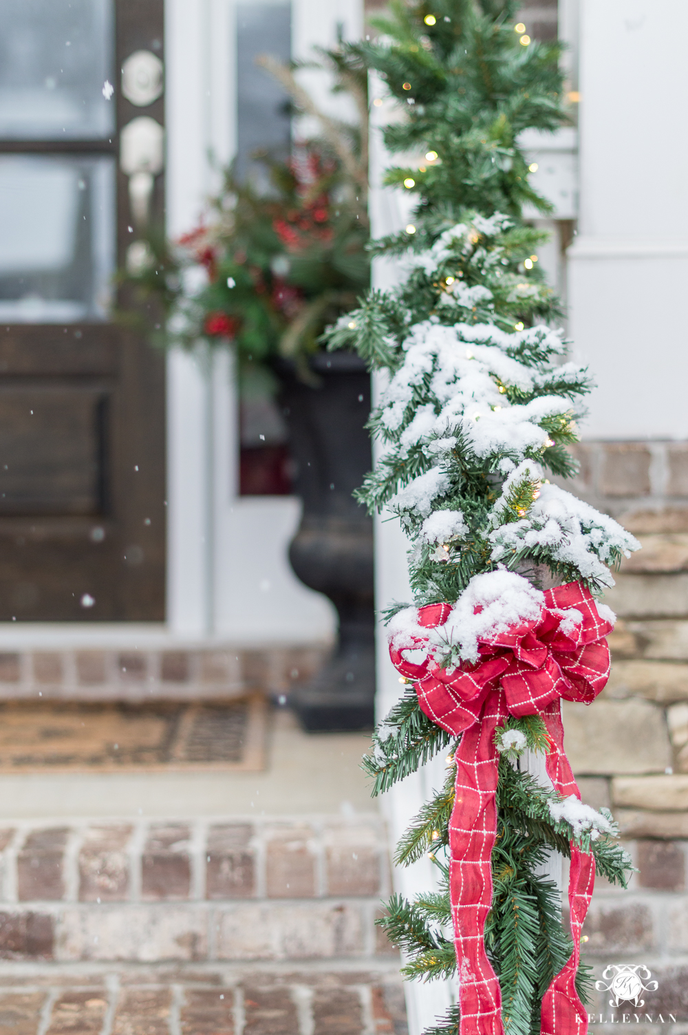 Simple, beautiful front porch christmas garland