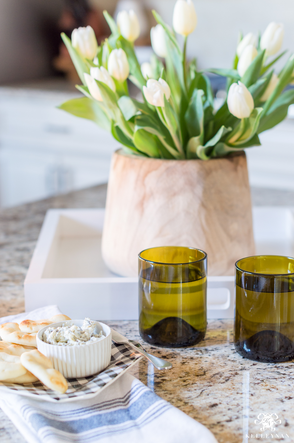 https://kelleynan.com/wp-content/uploads/2018/02/Kitchen-Island-Styling-with-Tulips-Recycled-Juice-Glasses.jpg