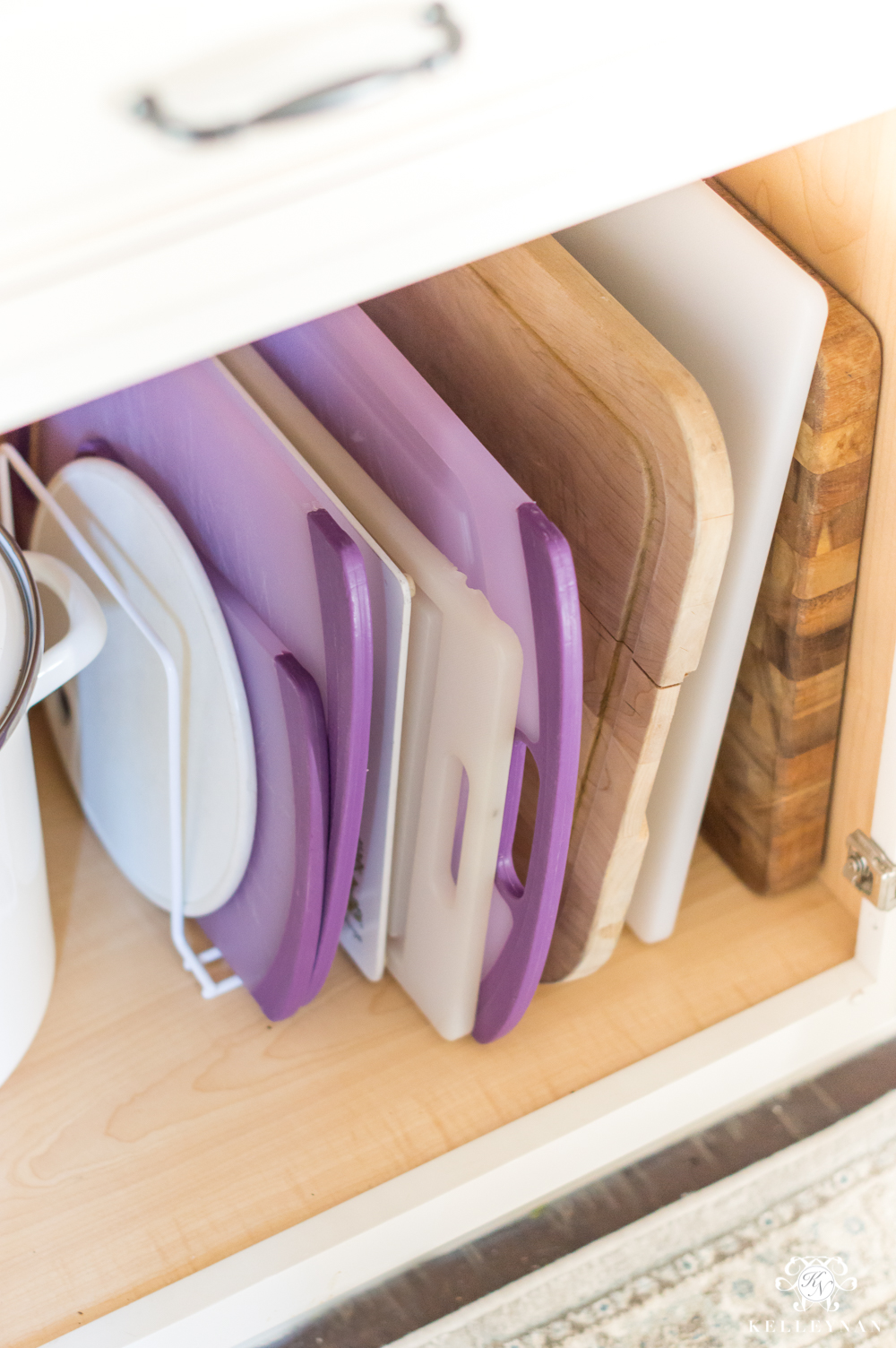 Cutting Board organization ideas in the kitchen cabinets