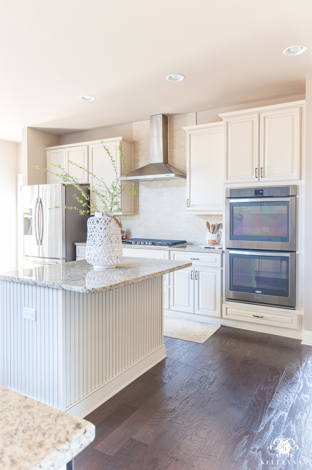 What Color Quartz Goes With Off White Cabinets Infoupdate