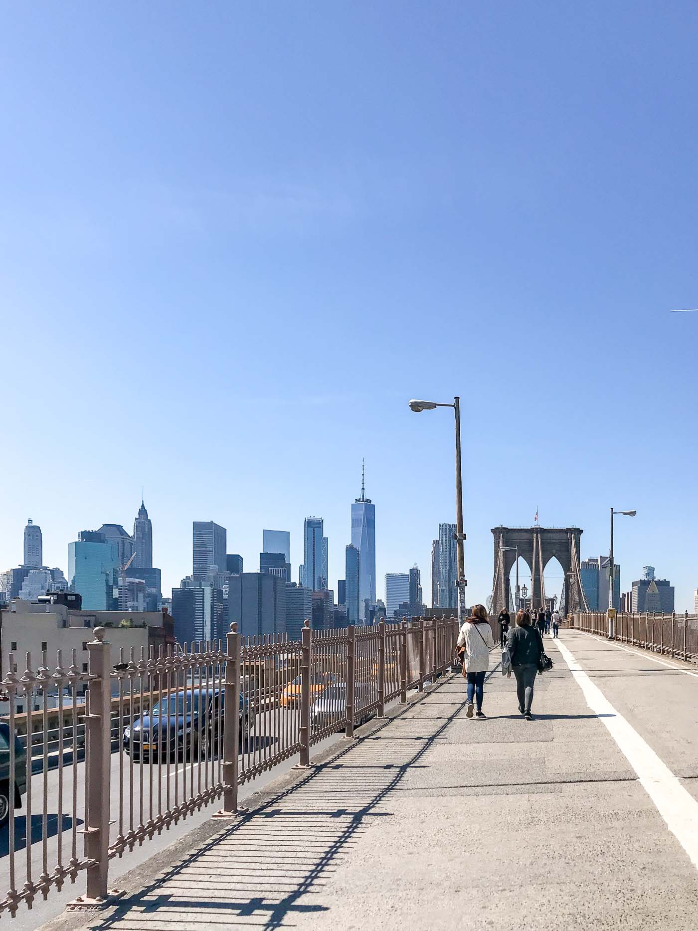 Walking across the brooklyn bridge- nyc guide