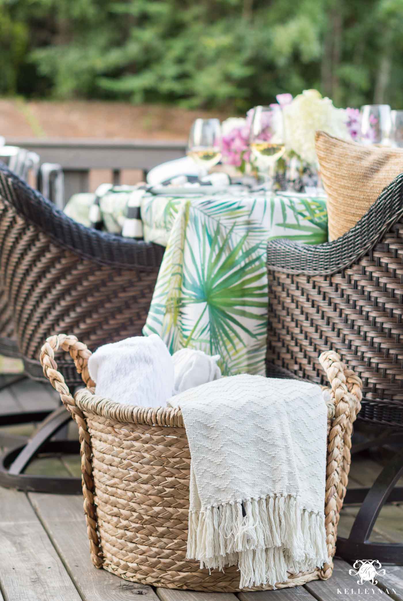 Ideas for dining al fresco during the summer on the deck