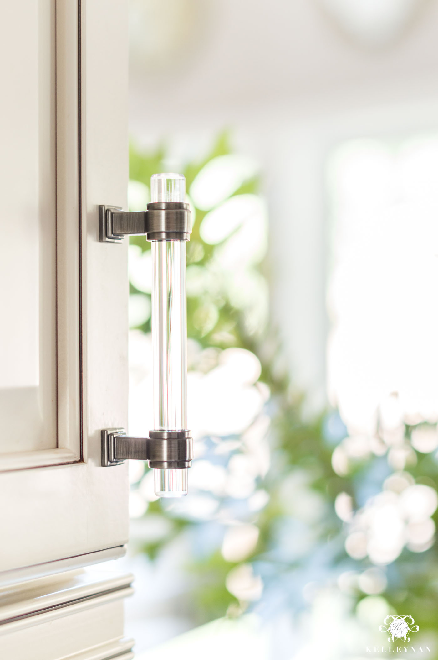 Modern Clear Acrylic Hardware Pulls for A Traditional/Transitional Kitchen