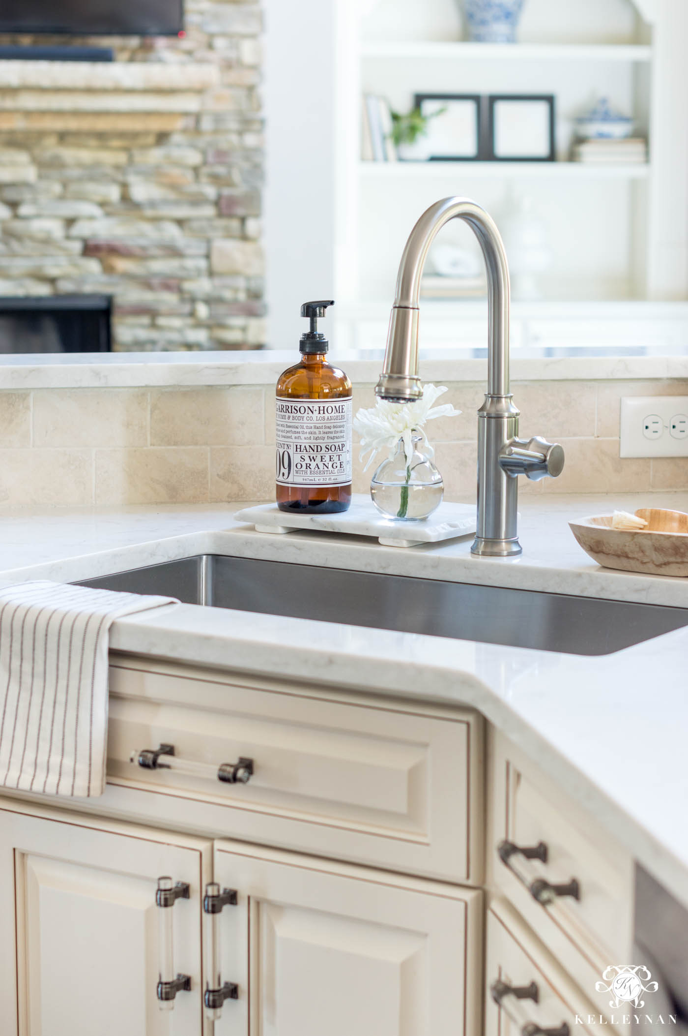Sleek undermount kitchen sink - stainless single bowl basin