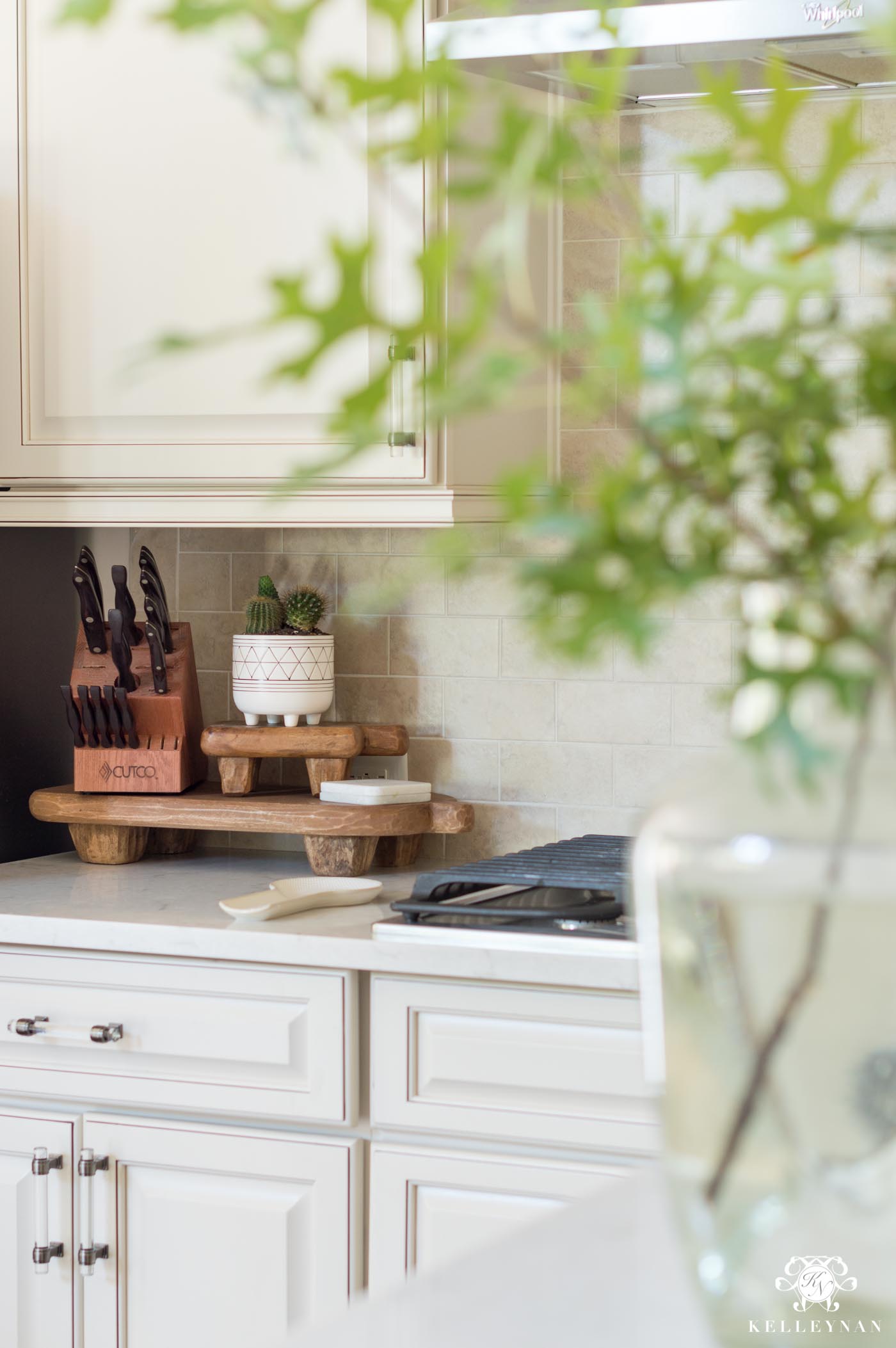 Cream Cabinets - Traditional - kitchen - J. Randall Powers