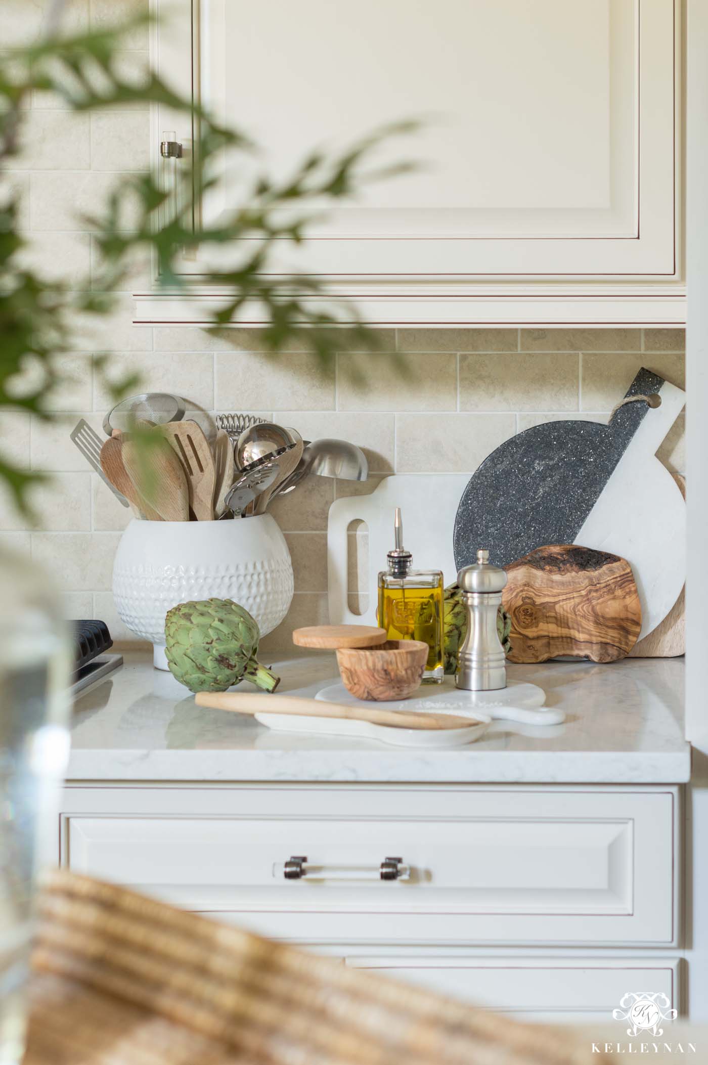 Cream Cabinets - Traditional - kitchen - J. Randall Powers