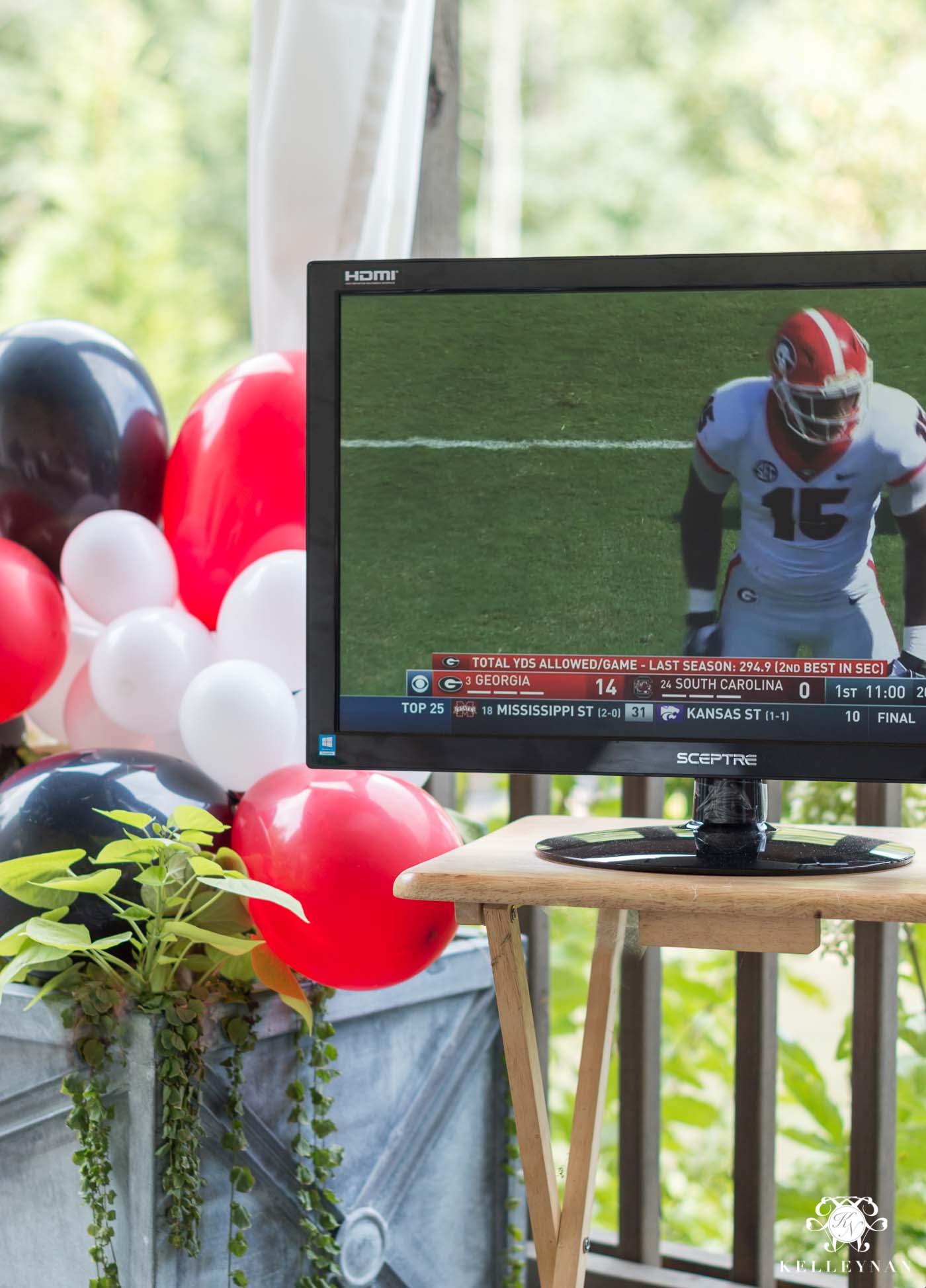 How to watch football outdoors