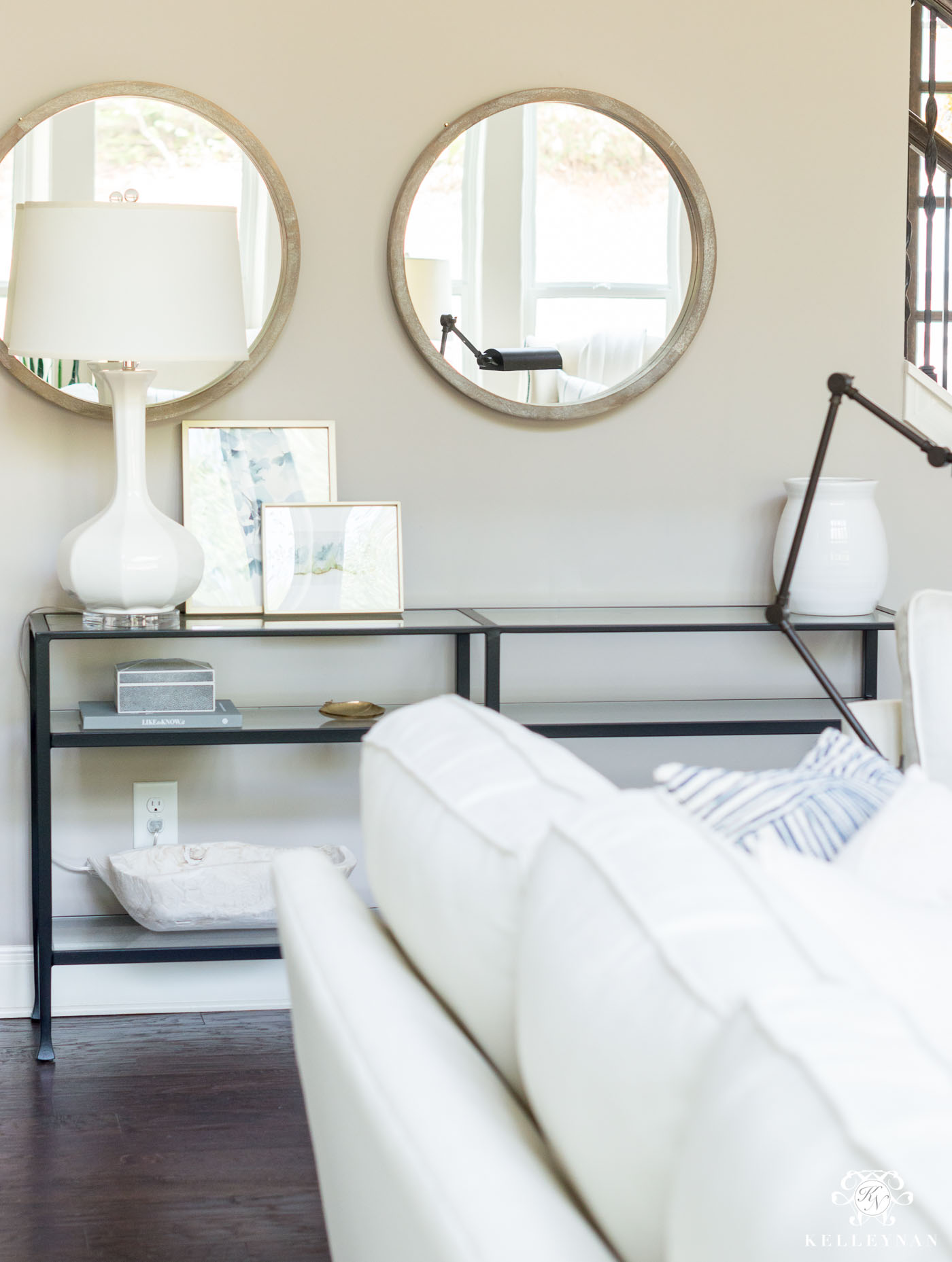 How to style a console table