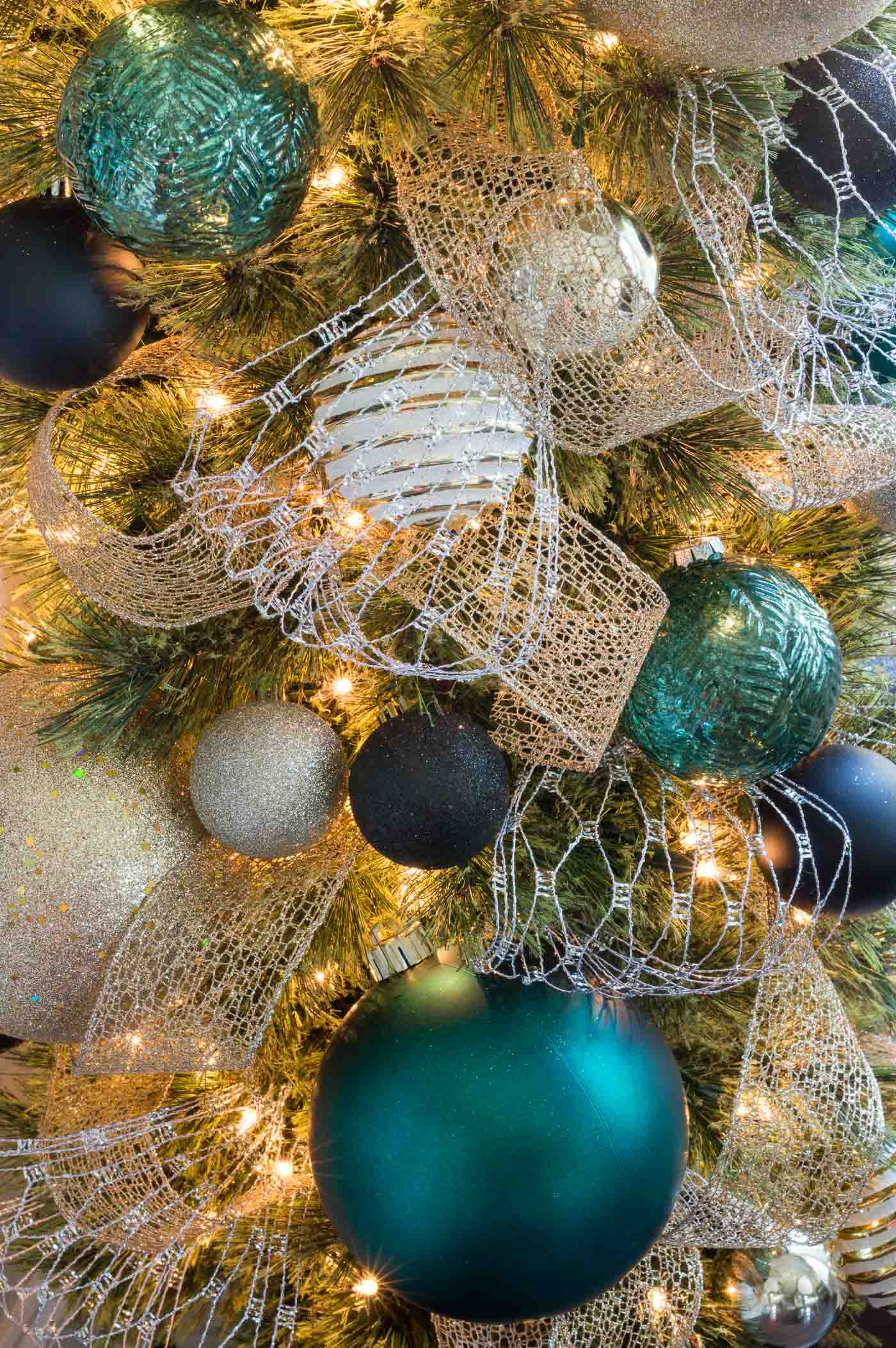 Green Black and Gold Christmas Tree Theme and Design