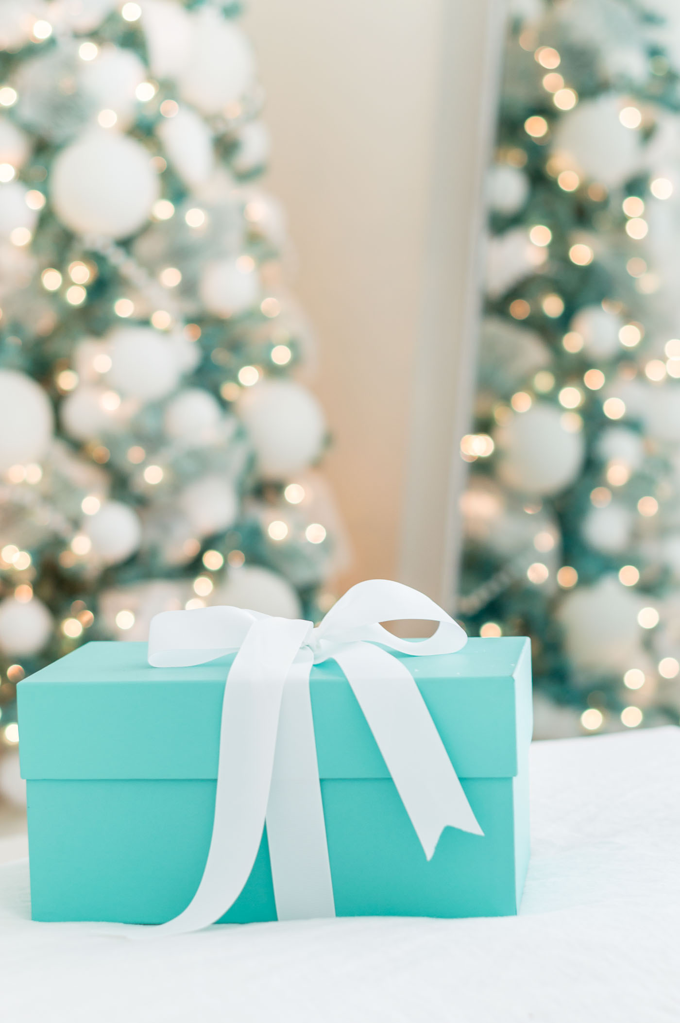 Using Tiffany Boxes in Christmas Decor
