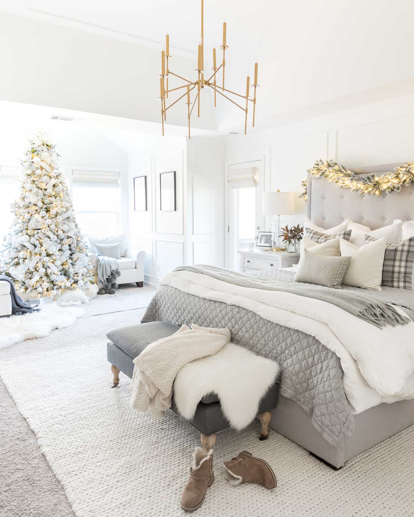 Christmas bedroom decorations and Christmas tree