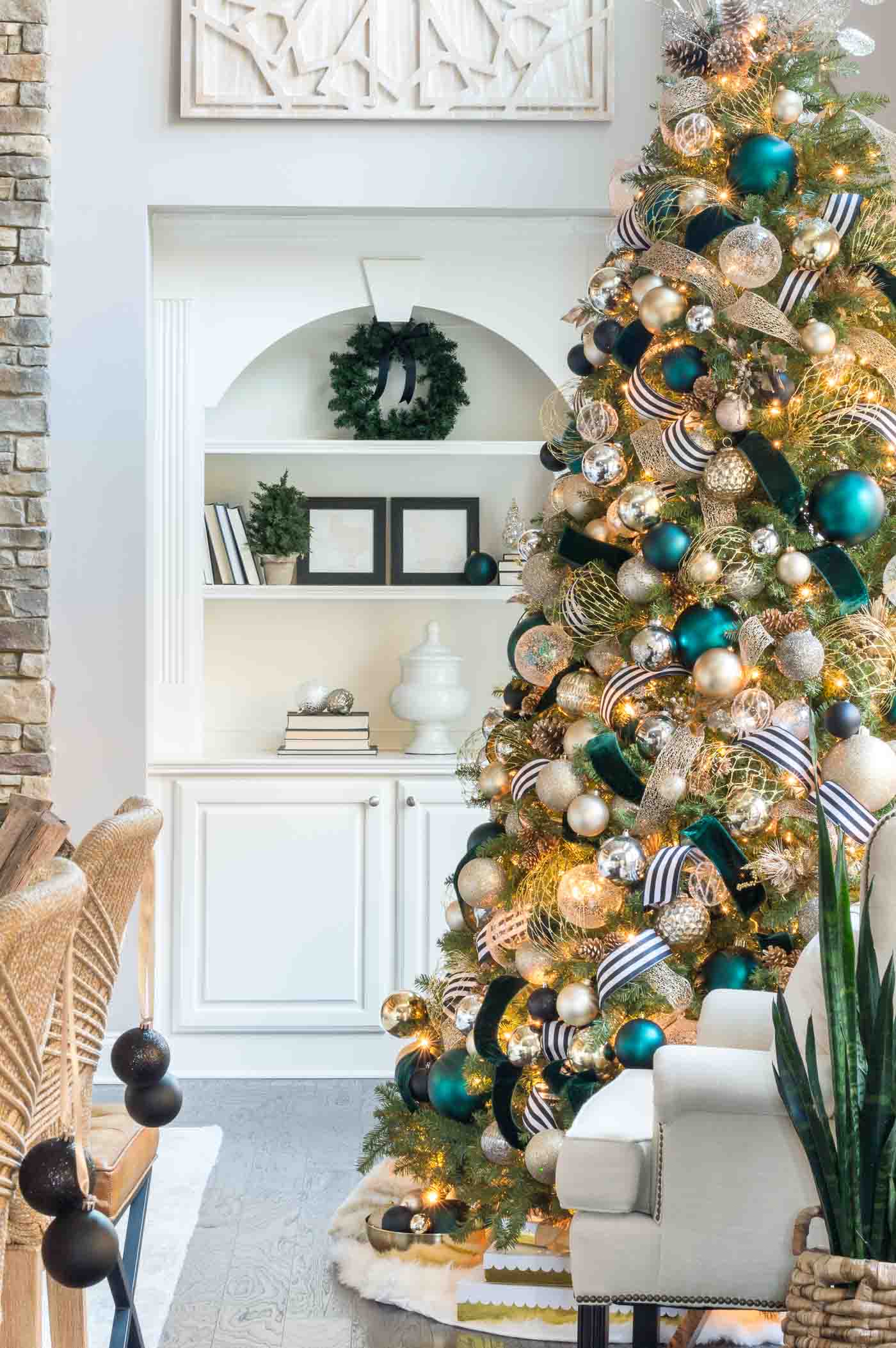 Blue Green and Gold Plaid: A Remarkable Christmas Tree 