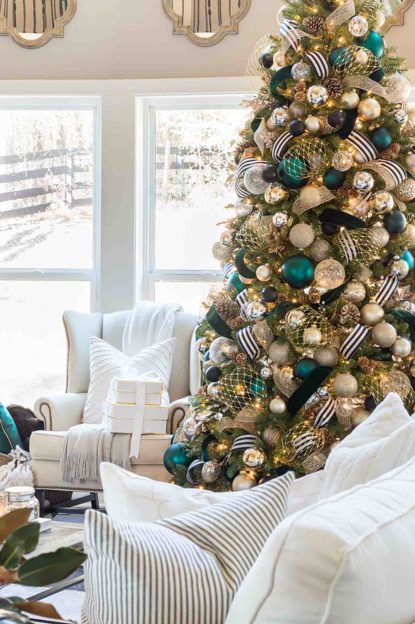 Christmas tree decorations and ideas to trim a Christmas tree