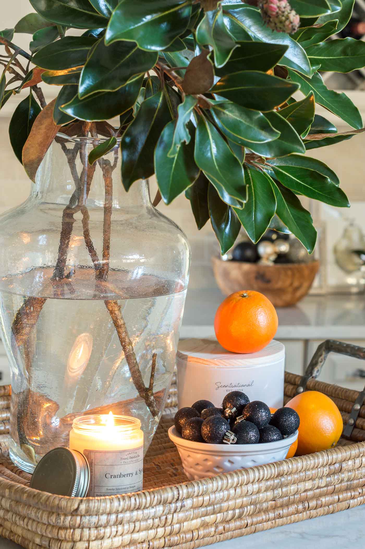 Simple Christmas decorations in the kitchen and on the kitchen island