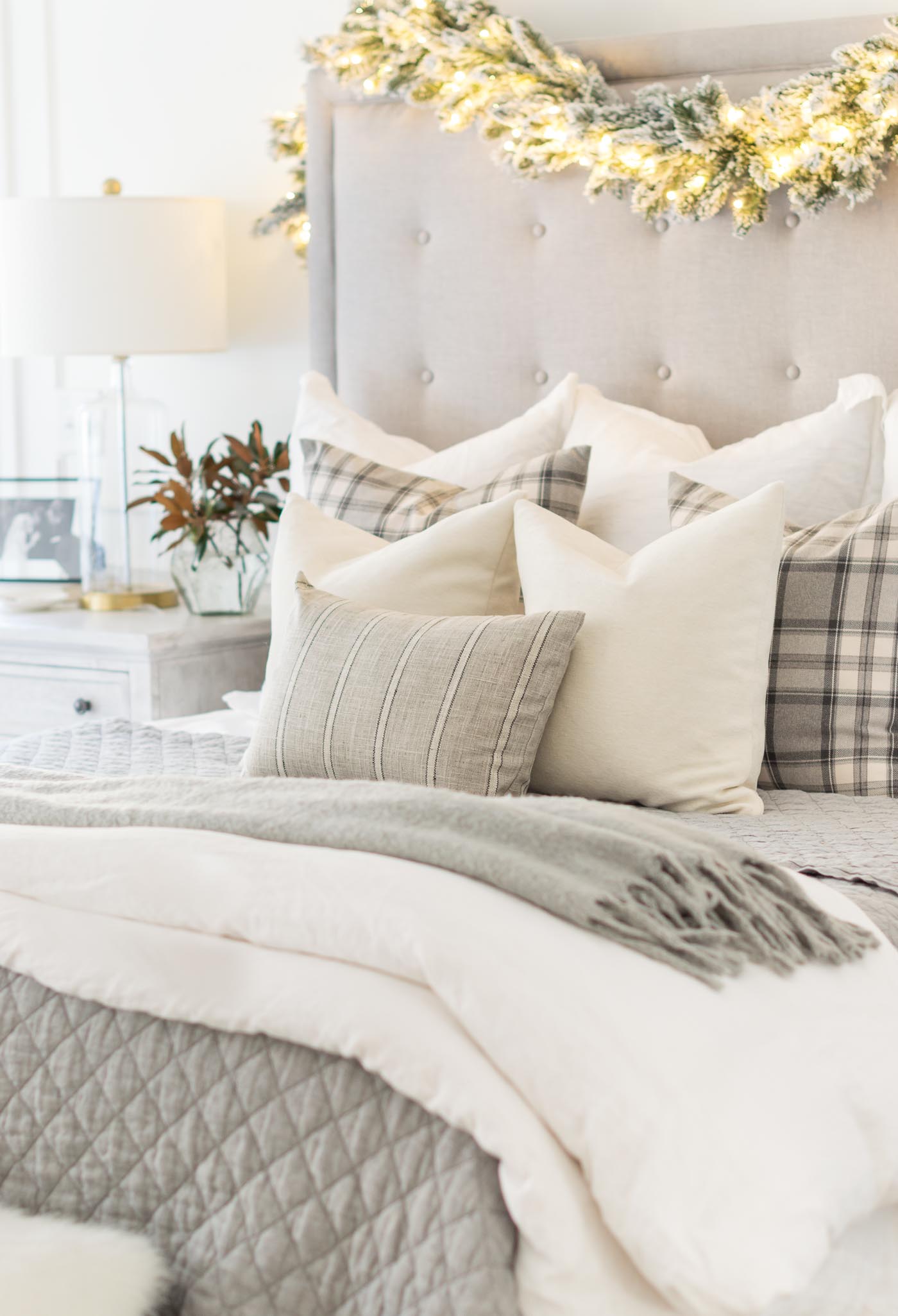 Christmas bedroom decorating ideas with plaid gray and neutral colors