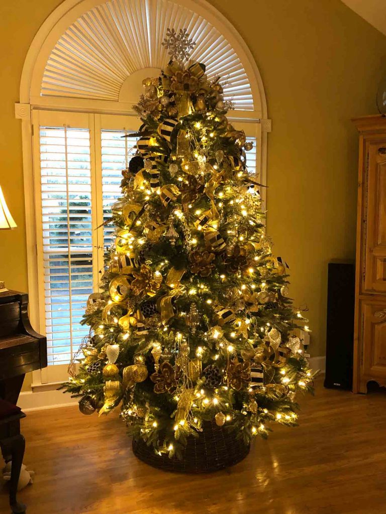 50 Reader Christmas Tree Beauties You've Gotta See!