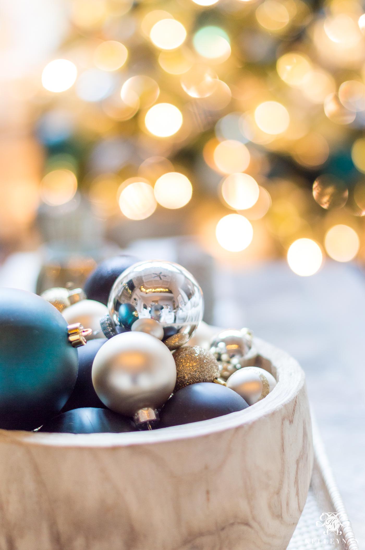 How to photography blurry lights as a bokeh Christmas background