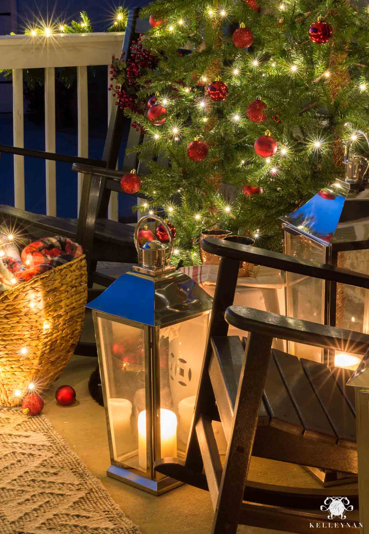 Easy Christmas decorations for the front porch with lanterns