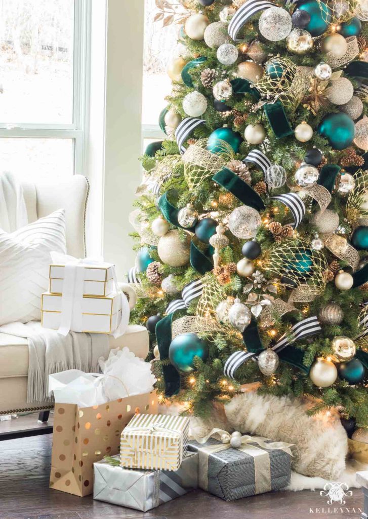 Ideas for Christmas Tree Color Schemes & Themes - Kelley Nan