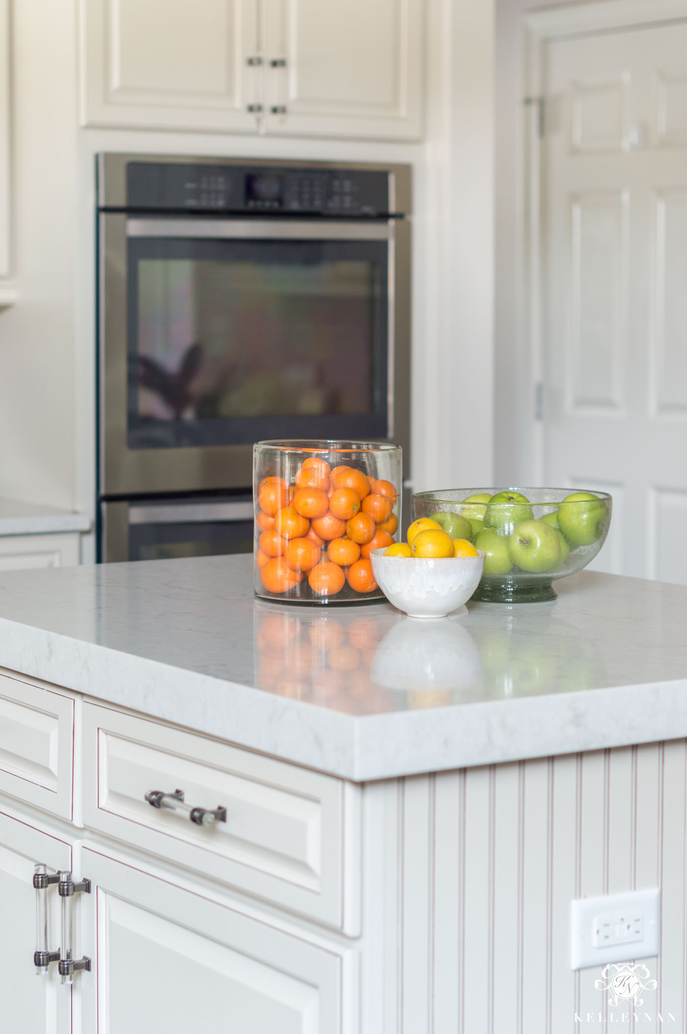 Kitchen island and countertop decor using bowls of fruit