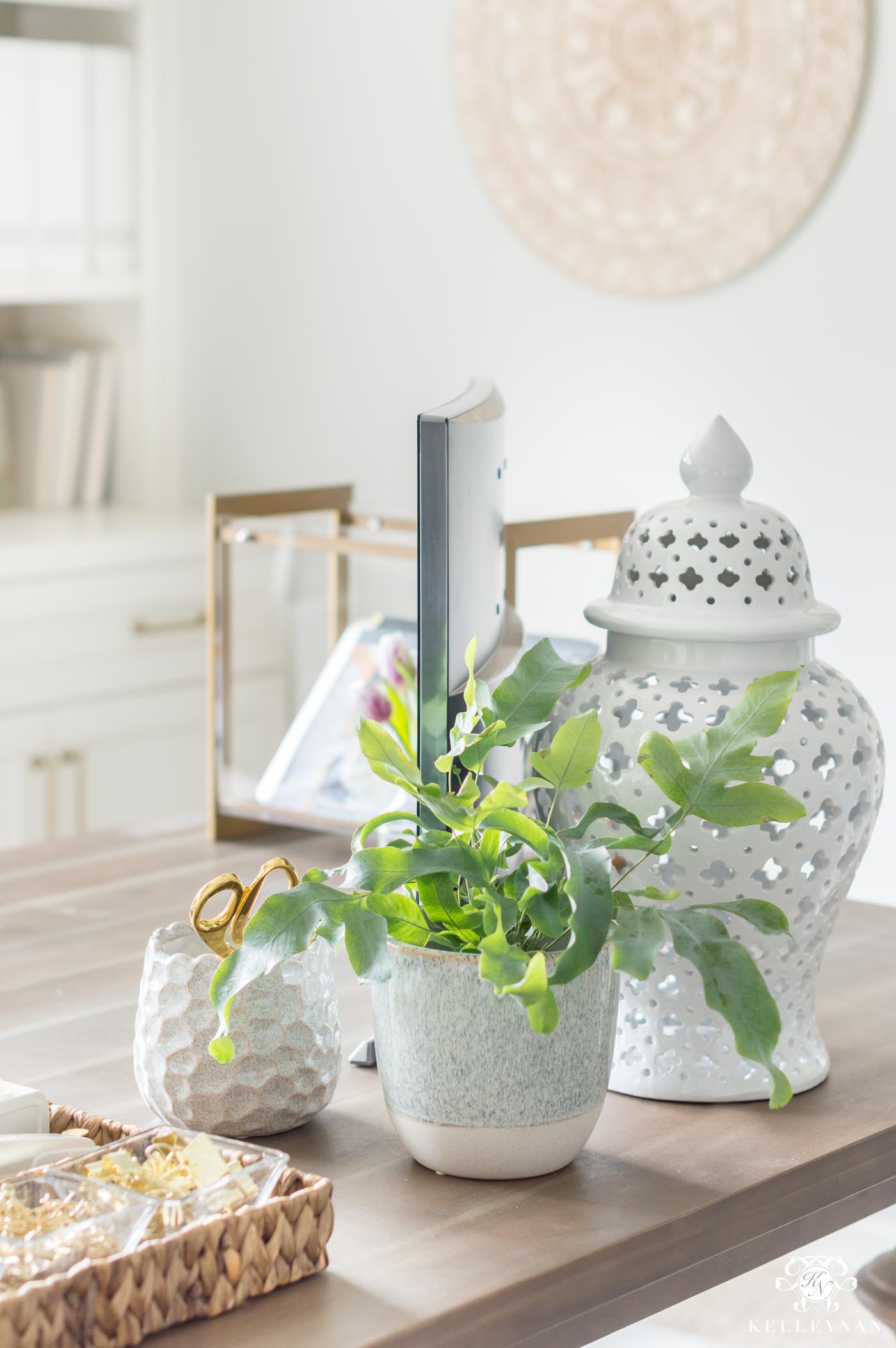 Desk decor and accessories for spring