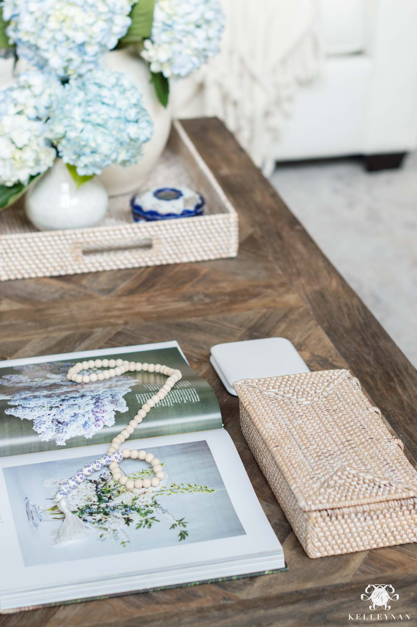 How to decorate and style a rectangular cofee table